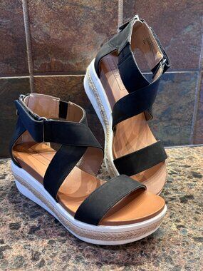 New without box Adrienne Vittadini SPORT Cape May Wedge Sandals Black 6